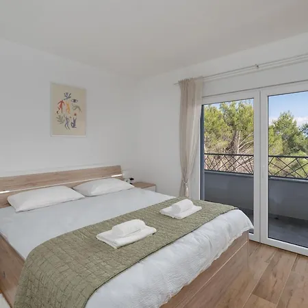 Apartamento Number One Vir