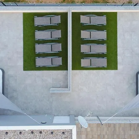 Number One Apartment *