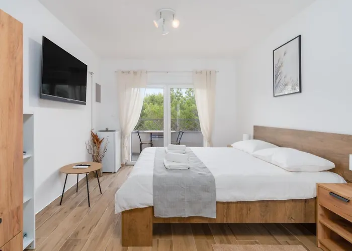 Number One アパート