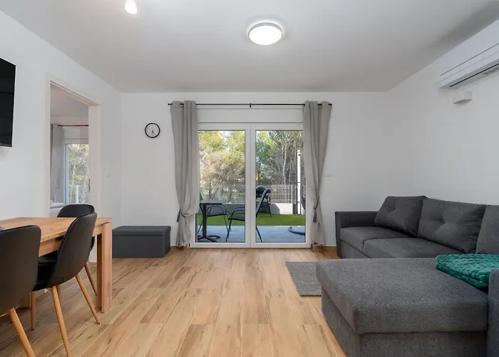 Number One アパート *