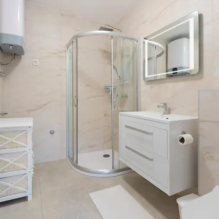 Apartament Number One Vir