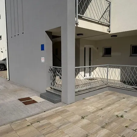 Appartement Number One Vir